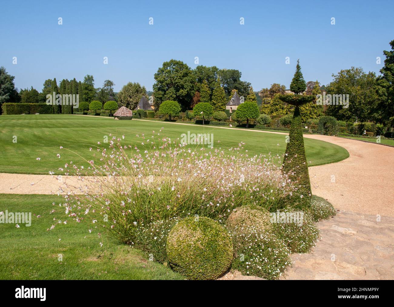 Les pittoresques Jardins du Manoir d'Eyrignac en Dordogne. France Banque D'Images