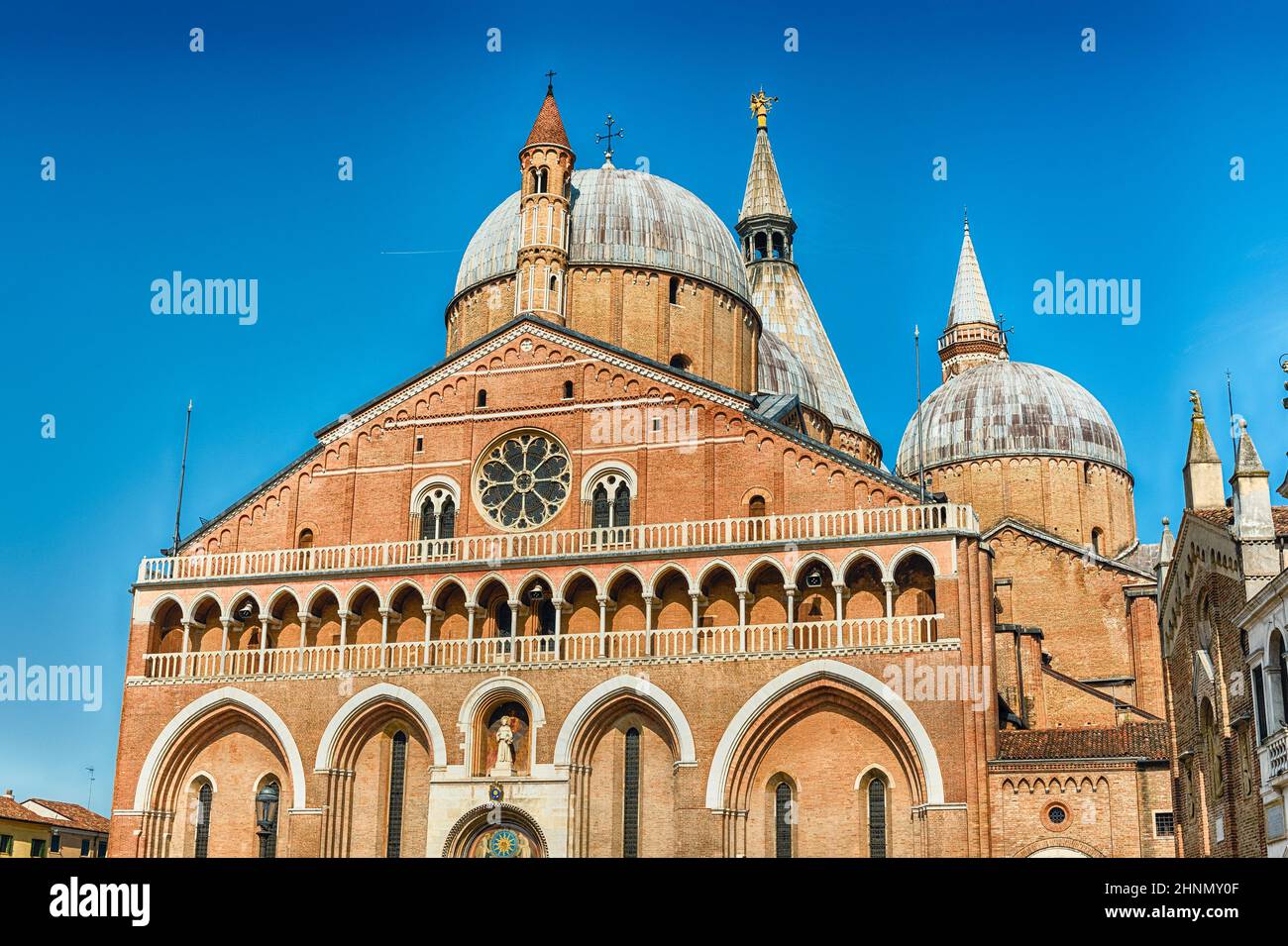 Façade de la Basilique de Saint Antoine de Padoue, Italie Banque D'Images