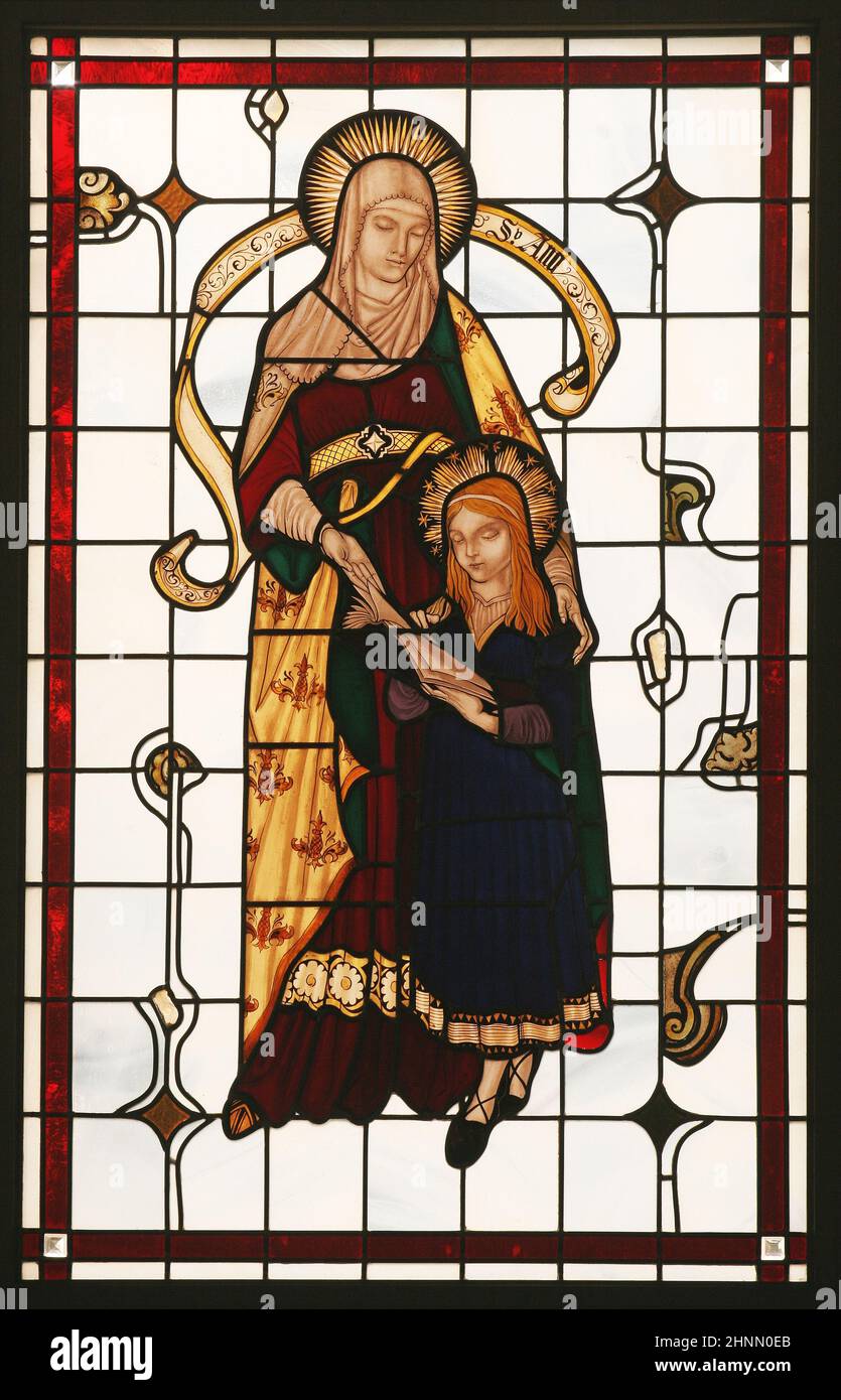 Sainte Anne, vitrail dans l'église de Sainte Anne à Bjelovar, Croatie Banque D'Images