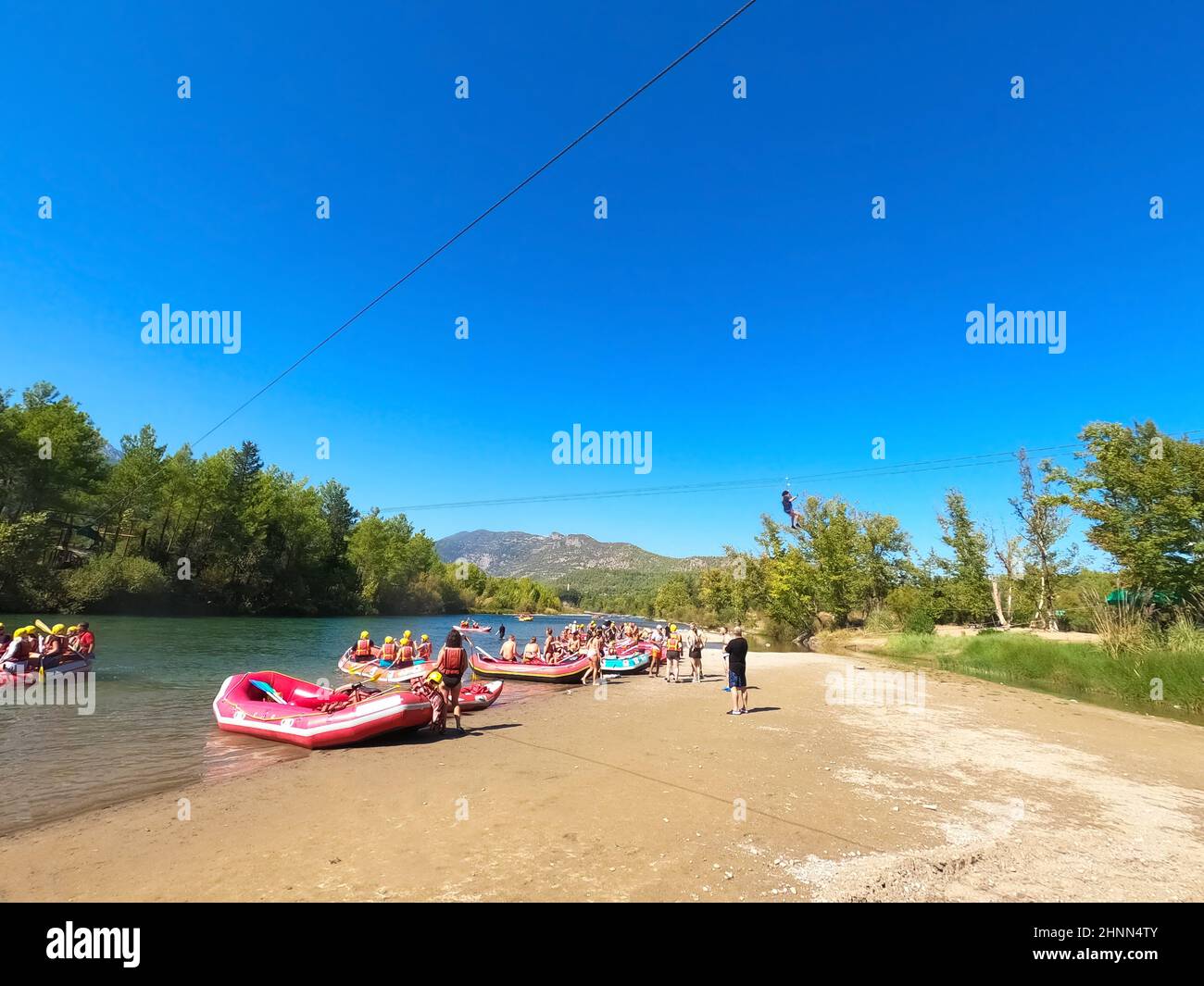 Rafting en eau sur les rapides de la rivière Manavgat dans le canyon de Koprulu, Turquie. Banque D'Images