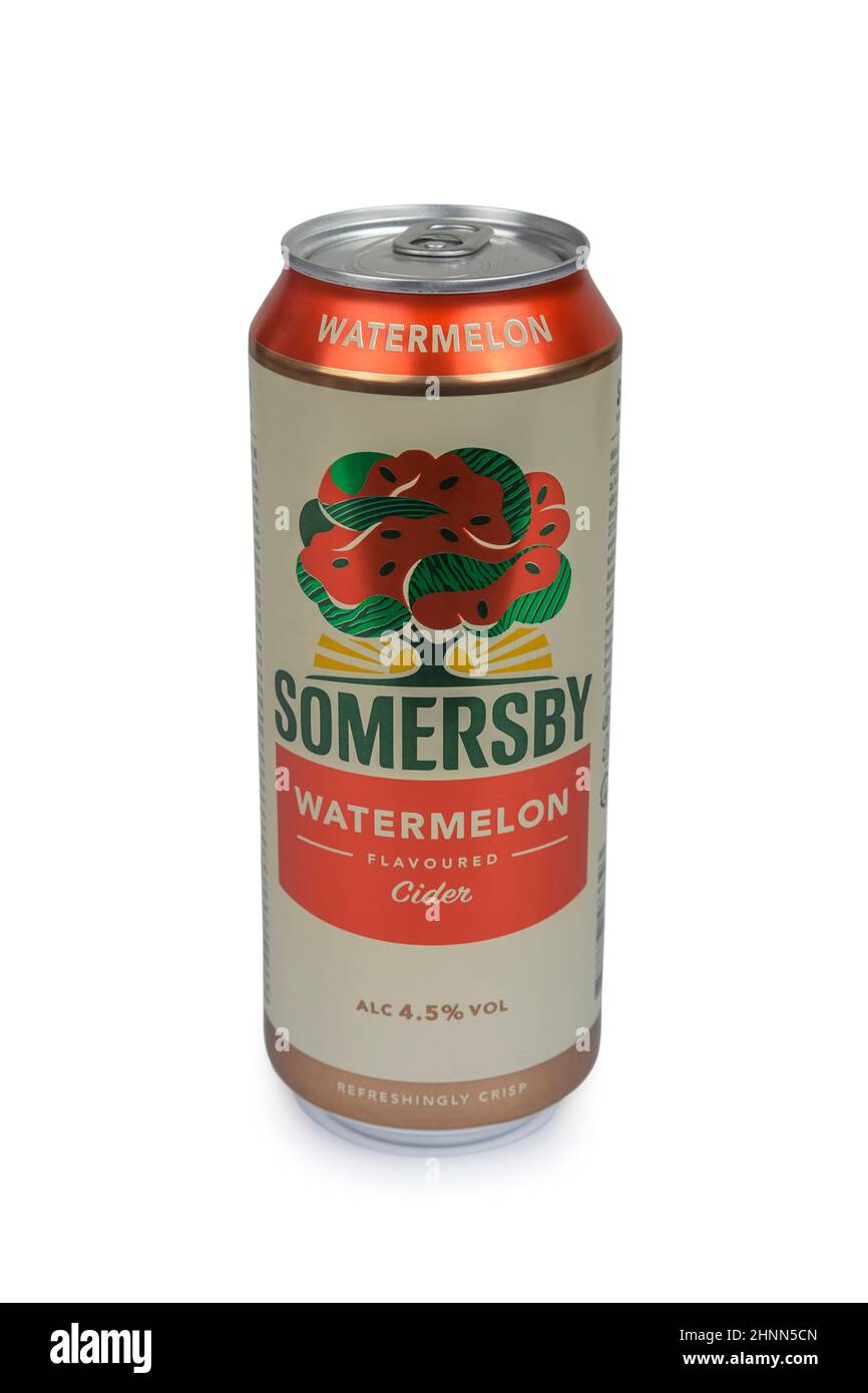 PULA, CROATIE - 12 FÉVRIER 2022 : une boîte de cidre Somersby, aromatisée à la pastèque, produit de la société de brassage Carlsberg Group. Banque D'Images