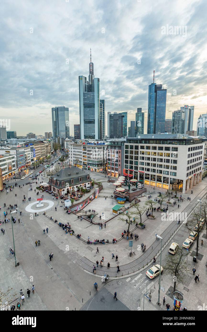 Vue sur l'horizon avec Hauptwache à Francfort, en Allemagne. Le Hauptwache est un point central et l'un des endroits les plus célèbres de Francfort Banque D'Images