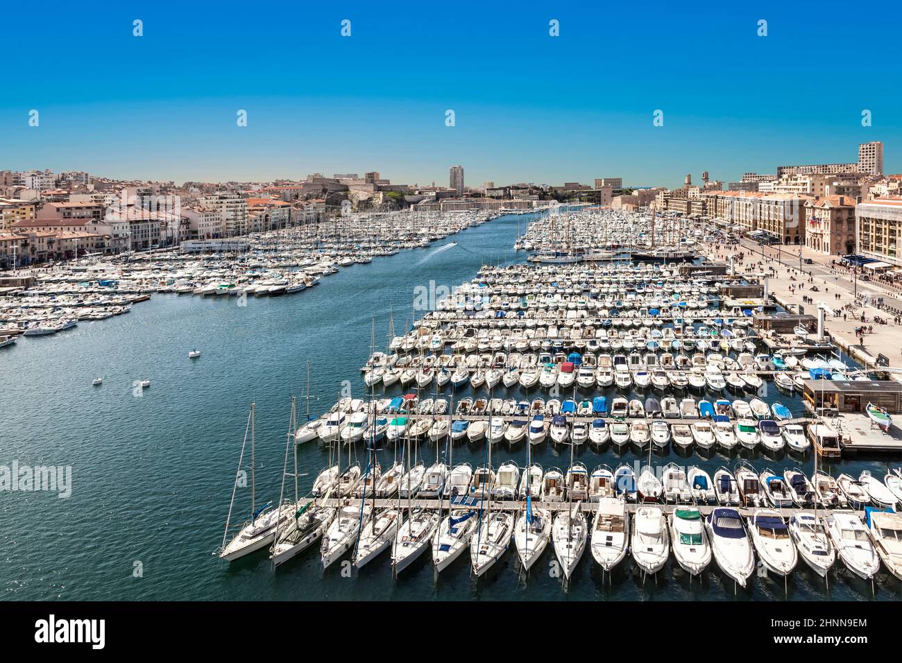 Vue panoramique aérienne sur le vieux port de Marseille Banque D'Images