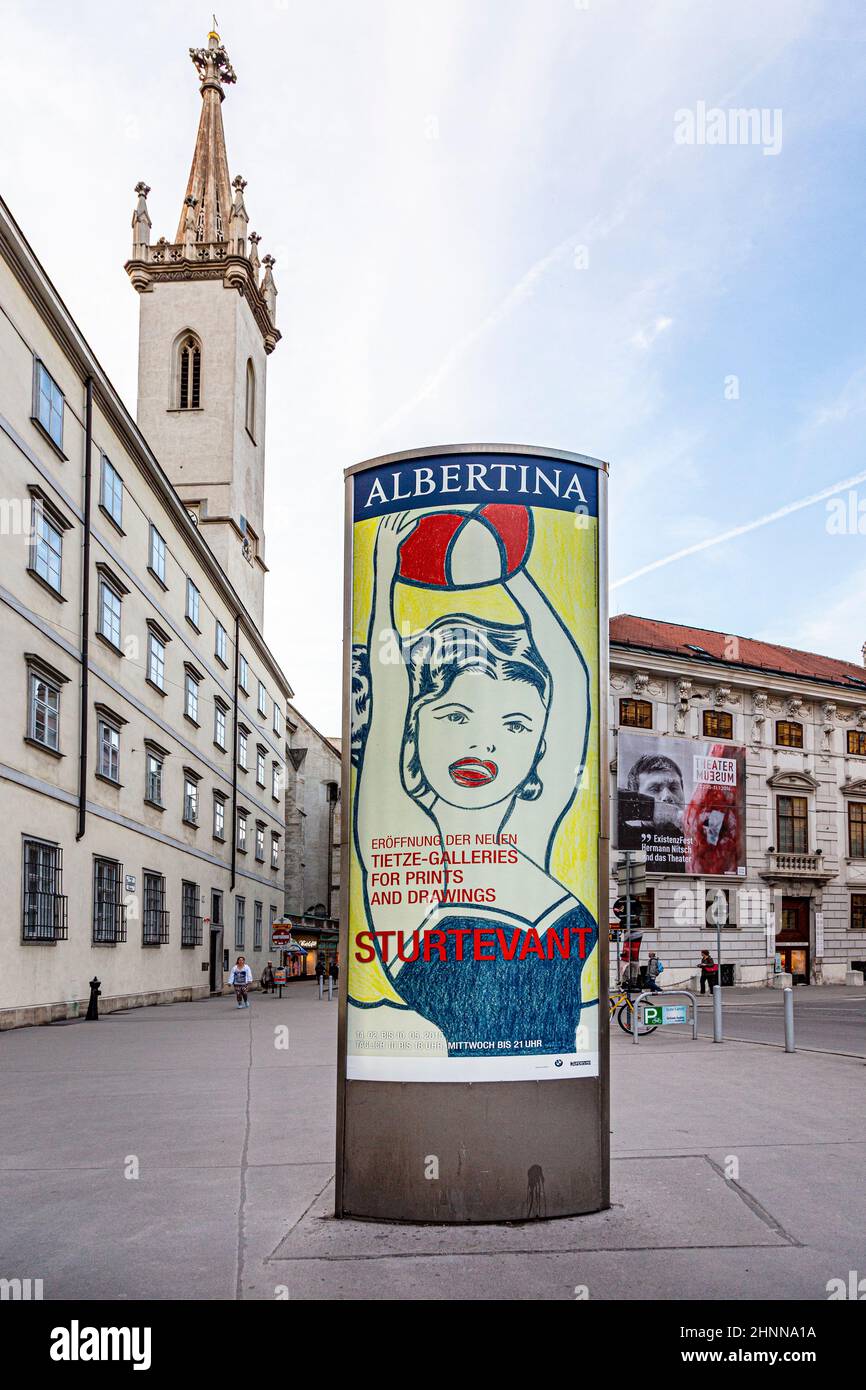 l'affiche albertina à la publicité pilier dans le premier district informe d'une nouvelle galerie d'ouverture Banque D'Images