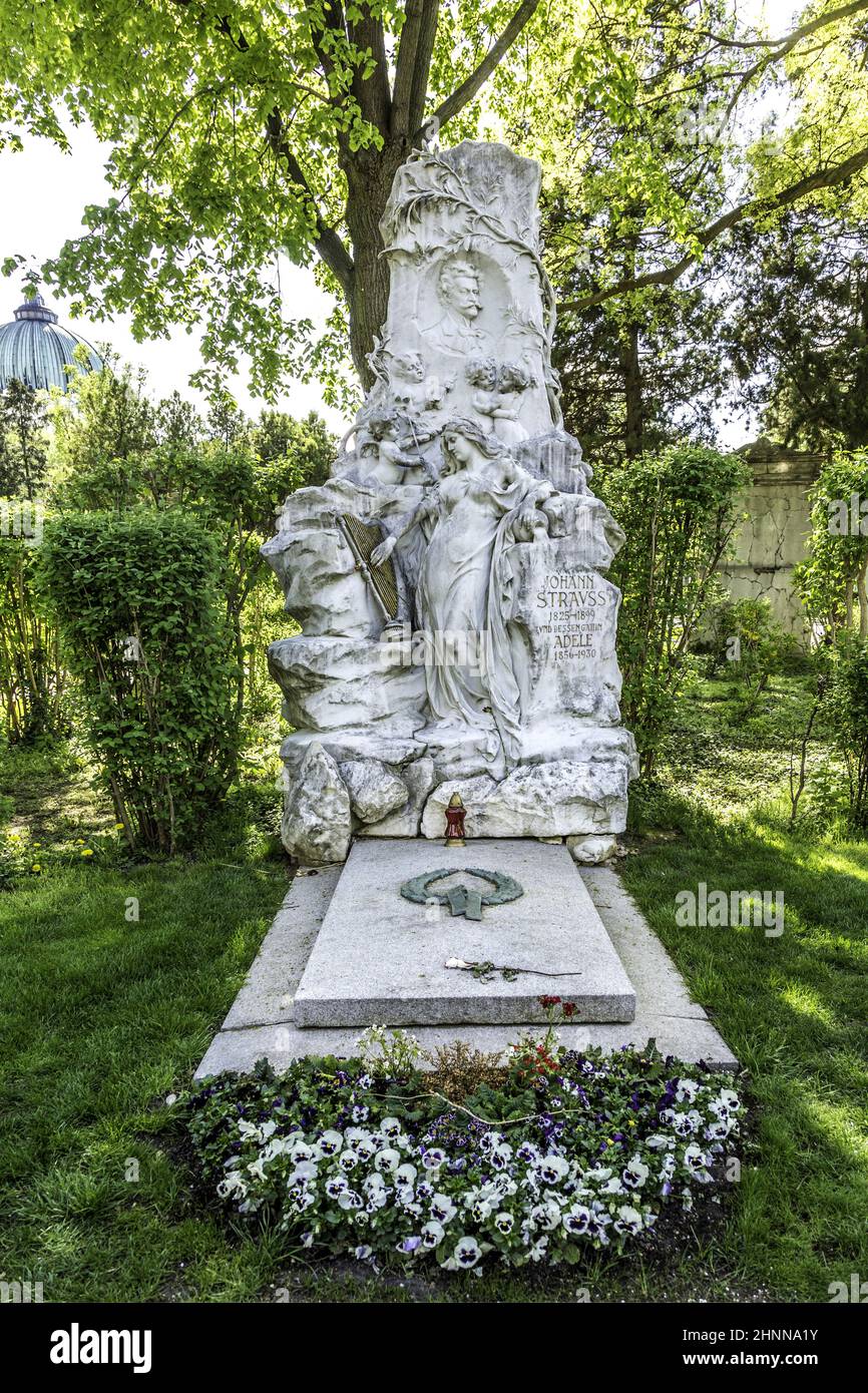 Dernier lieu de repos du compositeur Ludwig van Beethoven au cimetière central de Vienne Banque D'Images