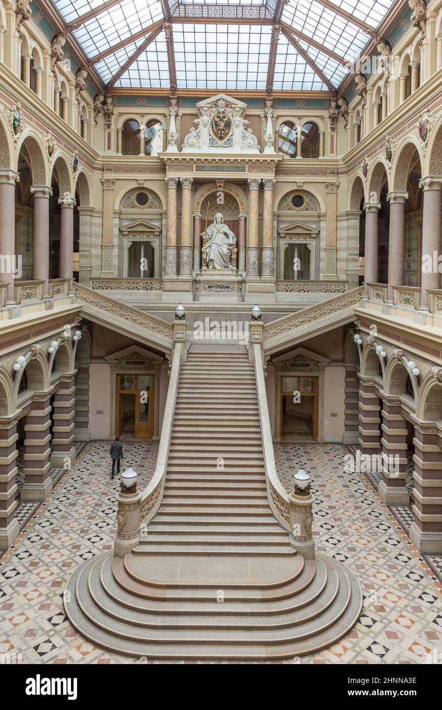 Bâtiment néo-renaissance du palais de Justice à Vienne Banque D'Images