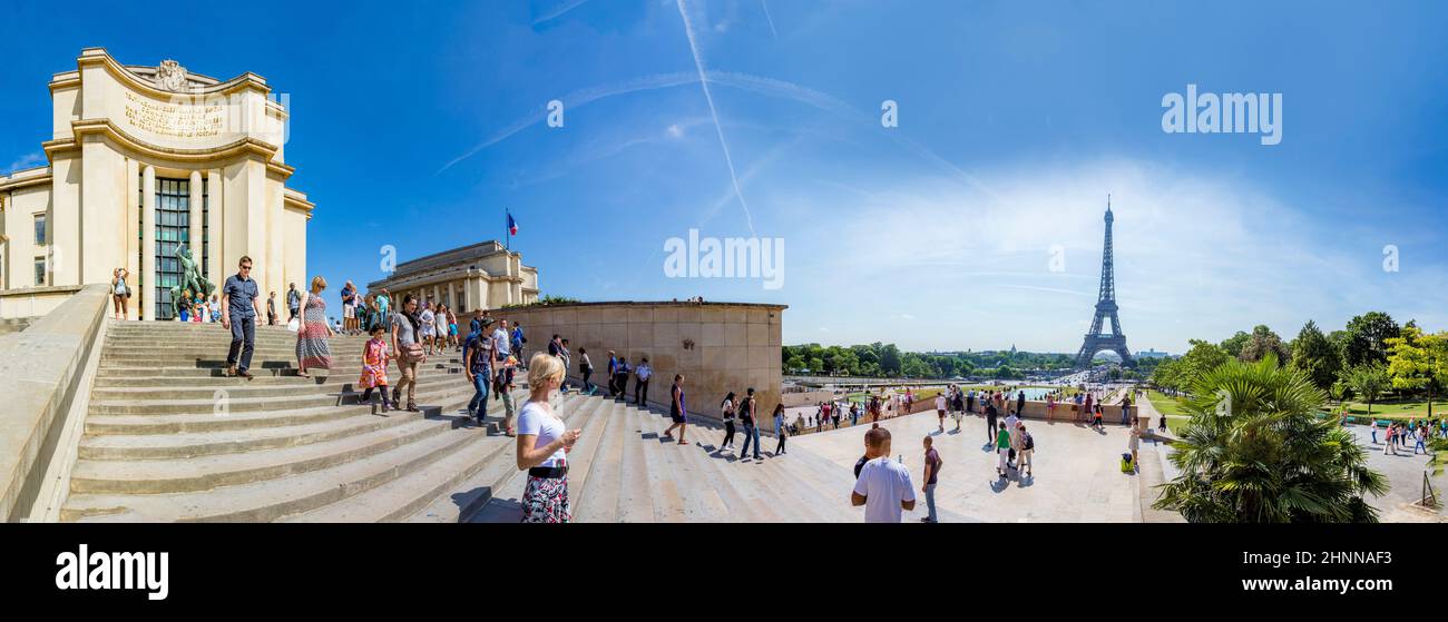 Les gens visitent le Trocadéro, le Palais de Chaillot Banque D'Images