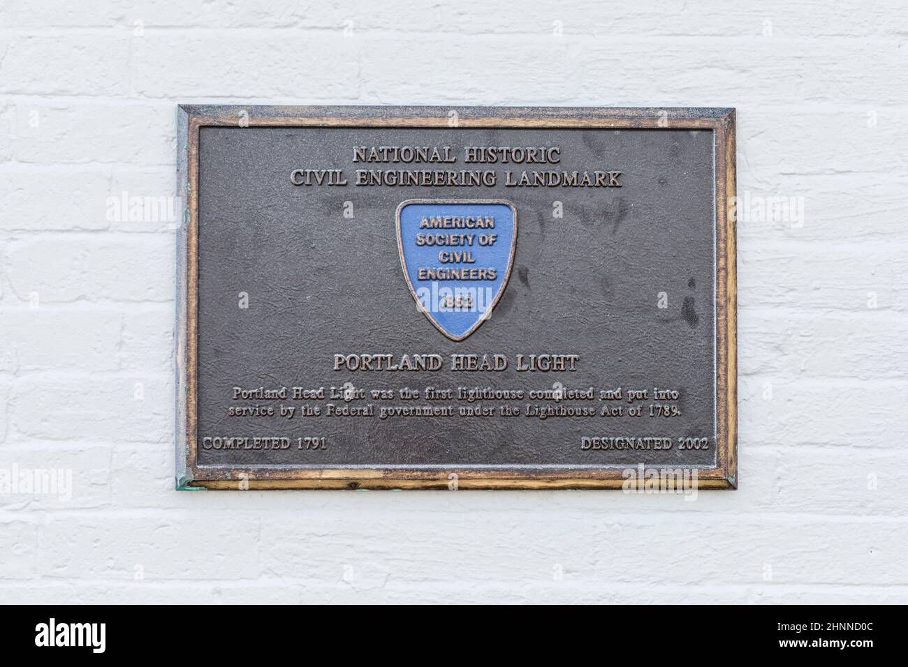 Plaque pour se rappeler le premier phare de Portland achevé tête lumière par la société américaine d'ingénieurs civils en 1852 Banque D'Images