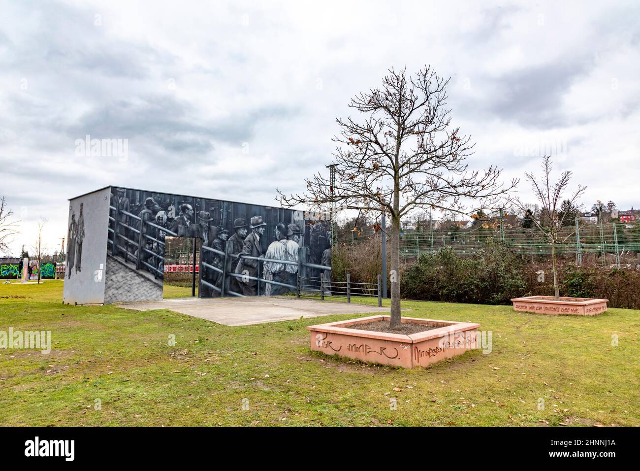 mémorial à la gare pour la déportation de milliers de Juifs dans les camps de concentration de Wiesbaden en Allemagne Banque D'Images