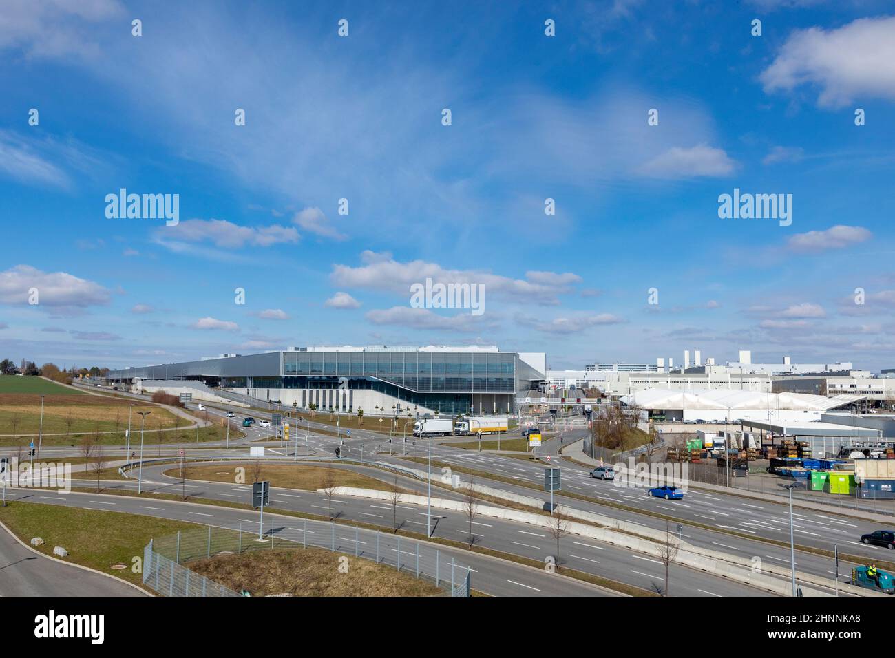 Nouvelle usine de voitures électriques de Mercedes Benz à Sindelfingen. C'est une grande chaîne de production pour les voitures électriques modernes Banque D'Images