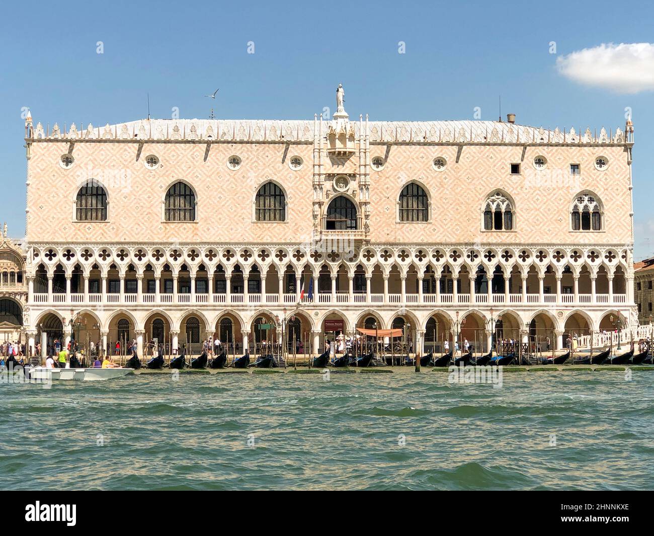 Façade du palais Doges depuis le bord de mer à Venise, Italie. Banque D'Images