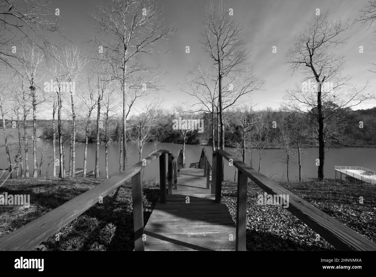 Escaliers menant au lac et à la promenade à bateaux. Banque D'Images