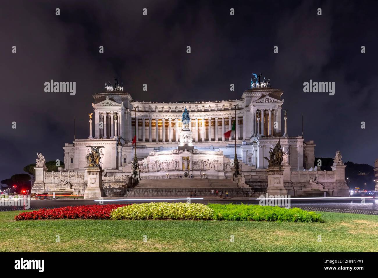 Monument Vittorio Emanuele II à Rome dans la soirée, ville métropolitaine de Rome Banque D'Images