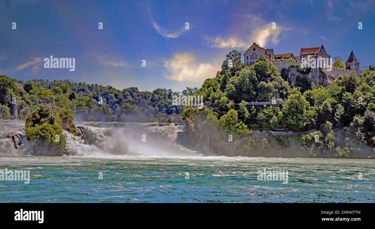 Rheinfall BEI Neuhausen, Kanton Schaffhausen, Schweiz, Schloss Laufen Banque D'Images