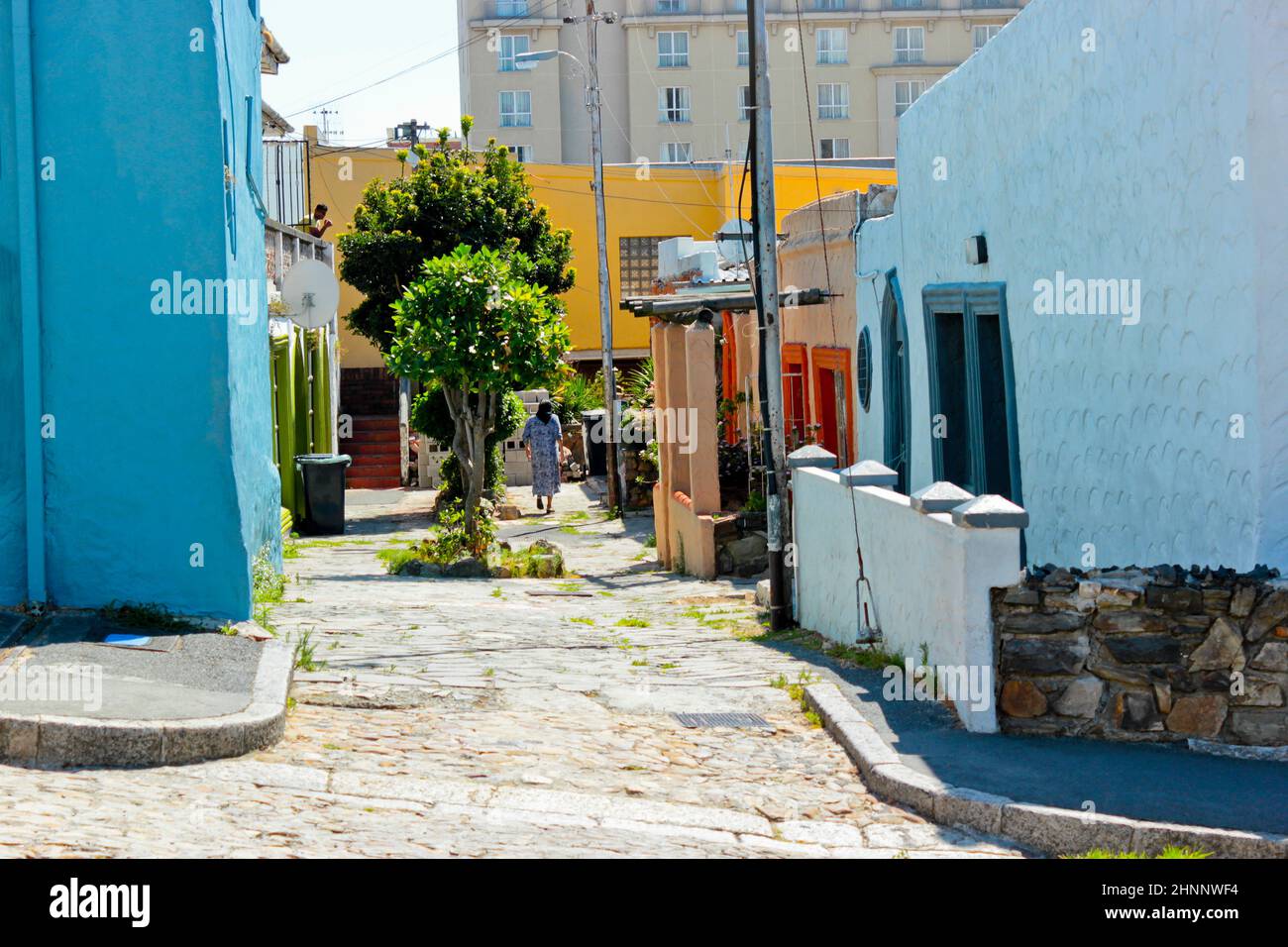 La vie dans les rues colorées de Bo-Kaap Schotsche Kloof. Banque D'Images