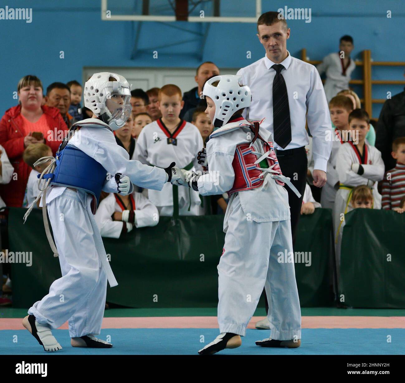 Orenbourg, Russie - 19 octobre 2019 : les garçons participent au taekwondo Banque D'Images