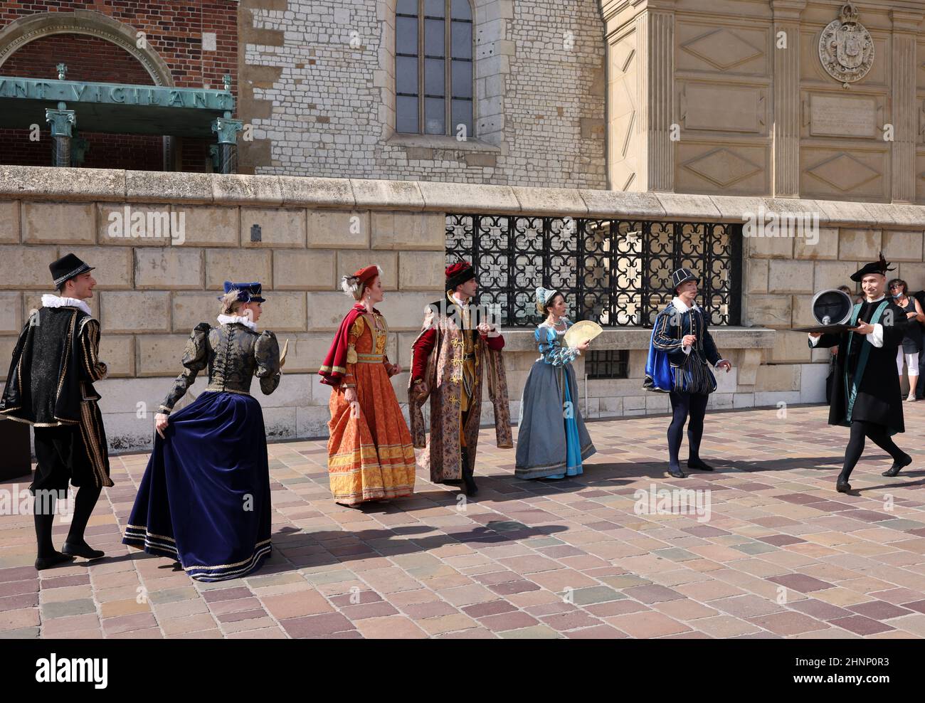 Performance - lorsque des cloches dansent, le ballet Dracovia Danza au château royal de Wawel fait partie du festival de danse de la cour de Cracovie de Danza en 22nd. Cracovie. Pologne Banque D'Images