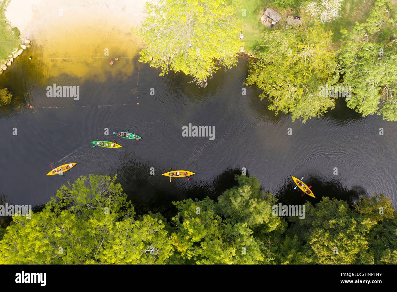 Kayaks sur la rivière Dronne, Dordogne, France Banque D'Images