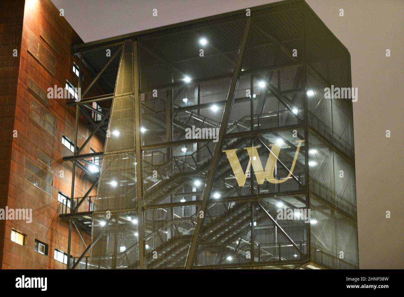 Gebäude der Wirtschaftsuniversität à Wien BEI Nacht, Österreich, Europa - Construction de l'Université d'Economie à Vienne la nuit, Autriche, Europe. Banque D'Images