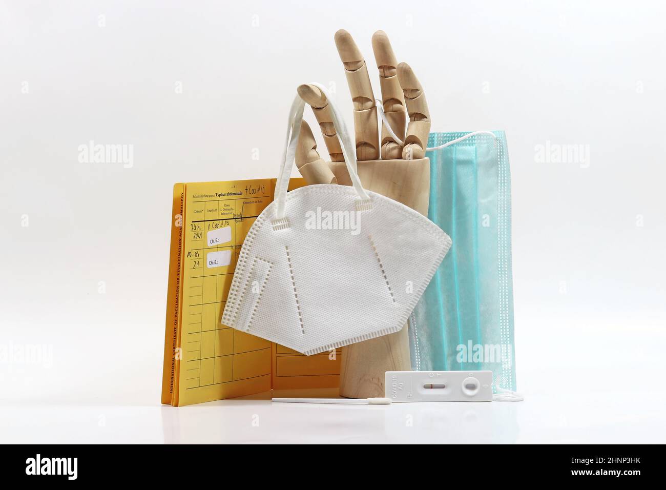 Masque, carte de vaccination, test Corona. 3g, 2g ou 2g plus règles. Quelle mesure est utile Banque D'Images