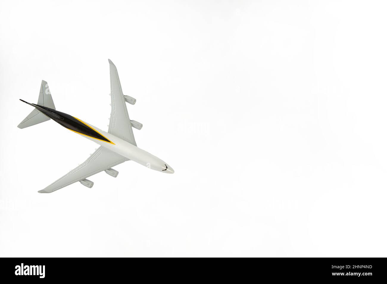 Avion à réaction de passager commercial volant décollage de l'avion.Isolé sur fond blanc et espace de copie Banque D'Images