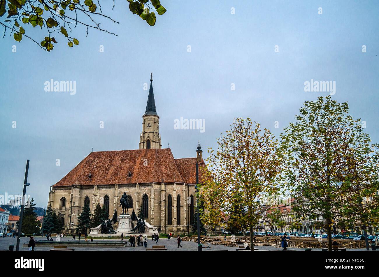 CLUJ-NAPOCA, ROUMANIE - 14 NOVEMBRE 2013: Paysage urbain, architecture dans la ville de Cluj-Napoca, Transylvanie, Roumanie Banque D'Images