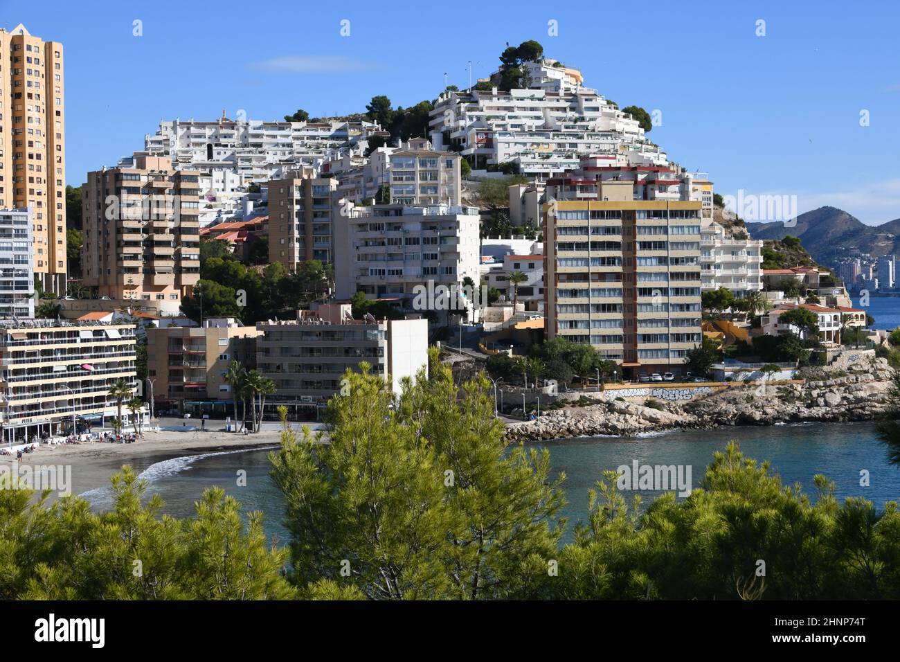 La ligne d'horizon, façades de maisons de Benidorm – Cala Finestrat -, province d'Alicante, Costa Blanca, Espagne, novembre, 2021 Banque D'Images