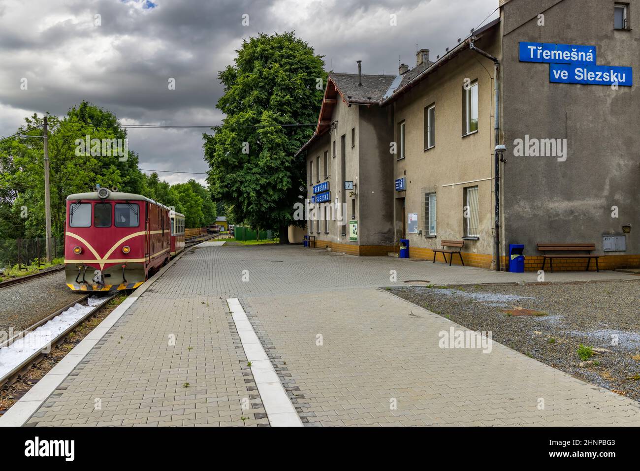 Chemin de fer à voie étroite de Tremesna ve Slezsku à Osoblaha avec locomotive de 60 ans Banque D'Images