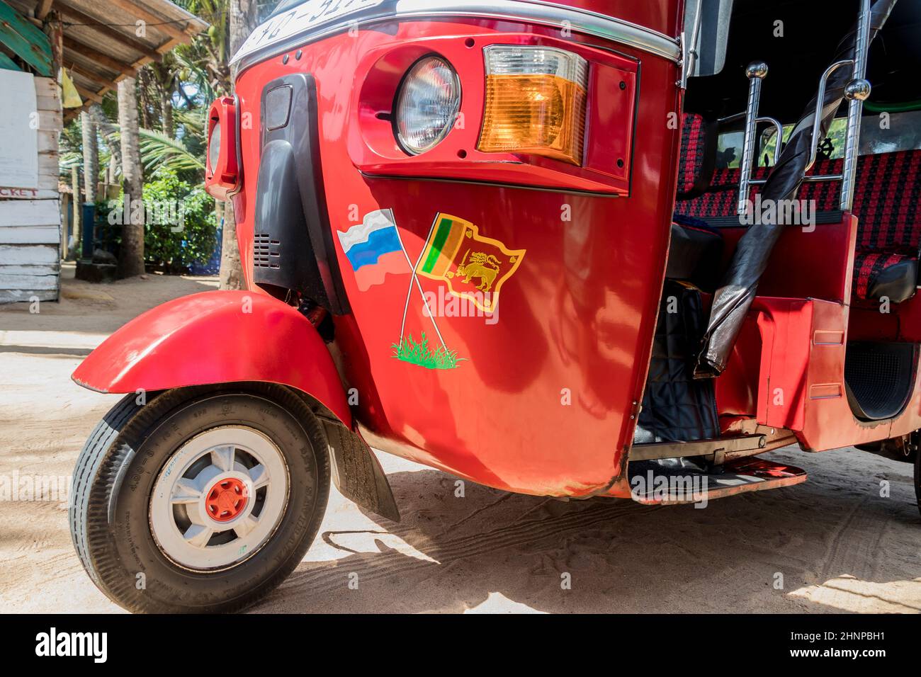 Chauffeur de Tuk Tuk russe. Sri Lanka. Banque D'Images