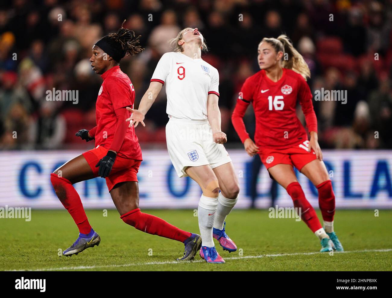 Ellen White, de l'Angleterre, réagit après une occasion manquée lors du match de la coupe Arnold Clark au stade Riverside, à Middlesbrough. Date de la photo : jeudi 17 février 2022. Banque D'Images