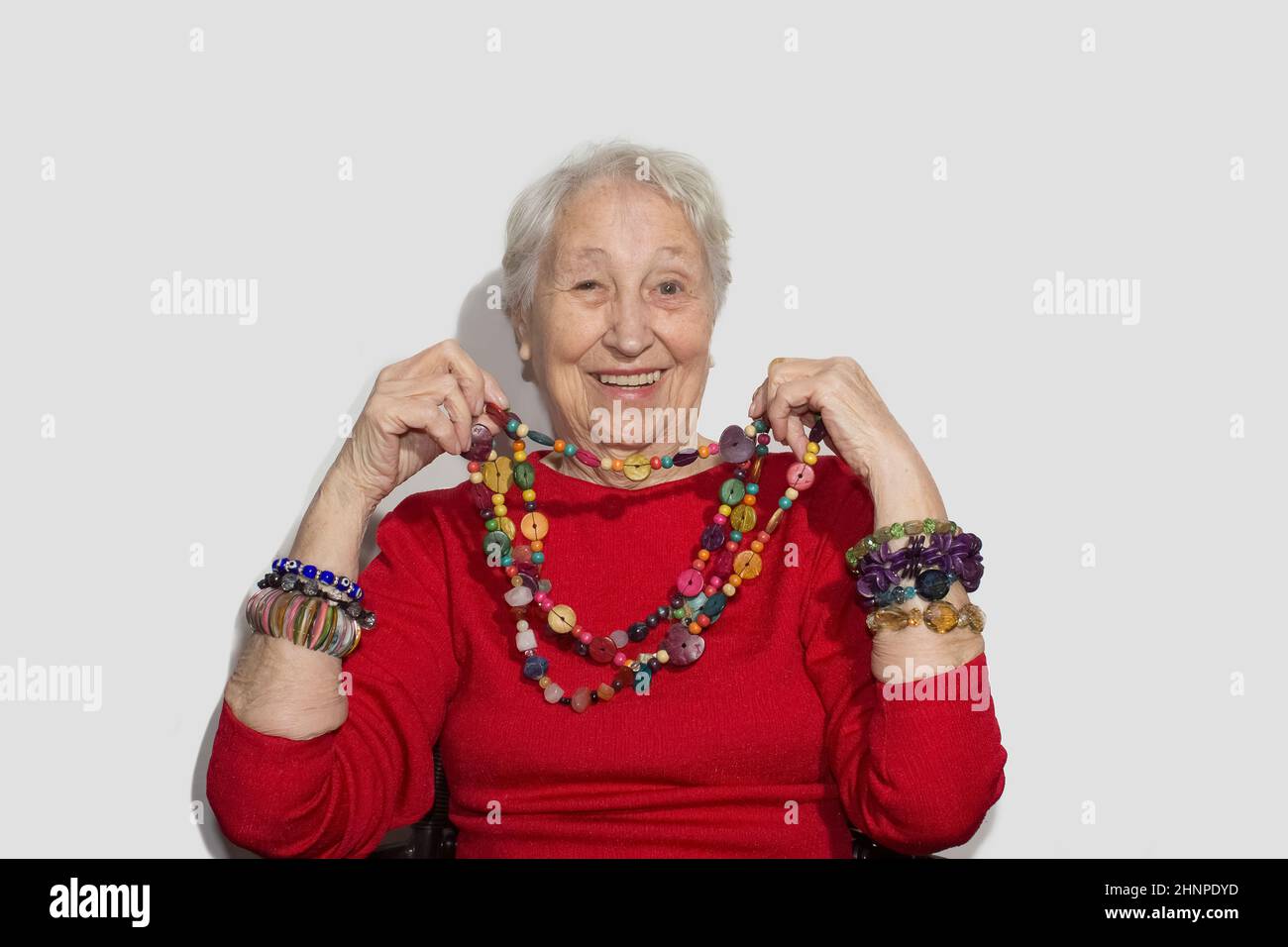 Senior woman et bijoux pearl Banque D'Images