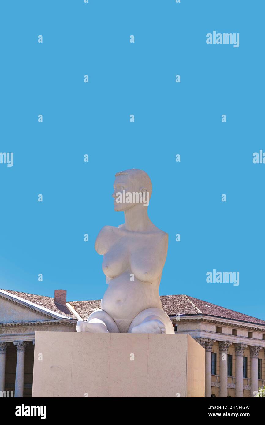 Statue de la femme handigée par Alison Lapper à Vérone Banque D'Images