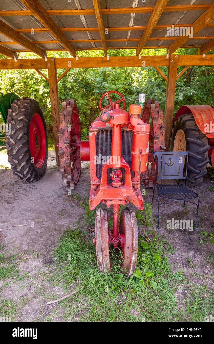 Oliver, ancienne marque de tracteur historique, dans la plantation Boone Hall Banque D'Images