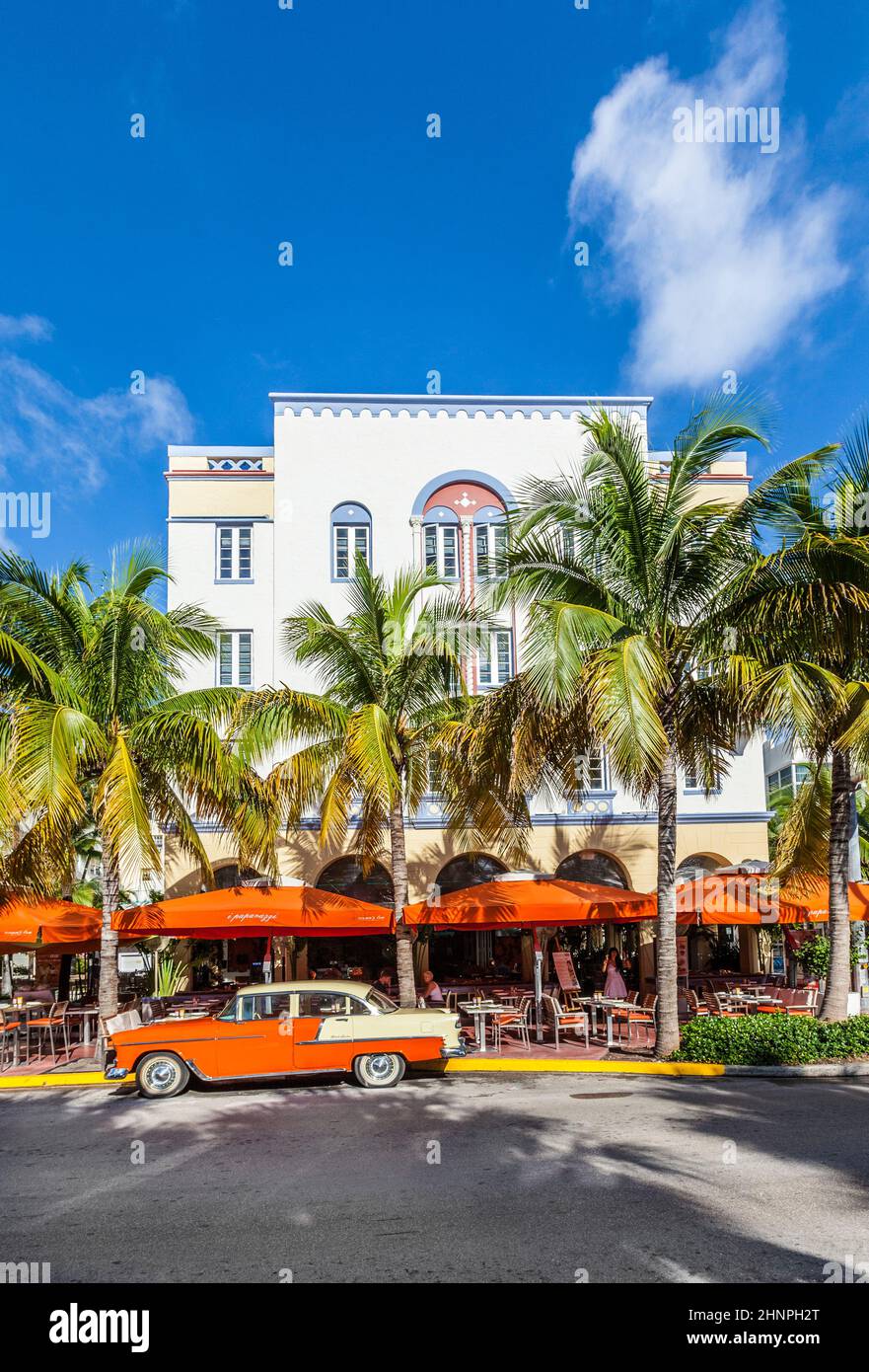 L'hôtel Art Deco Edison et une voiture oldsmobile classique Banque D'Images
