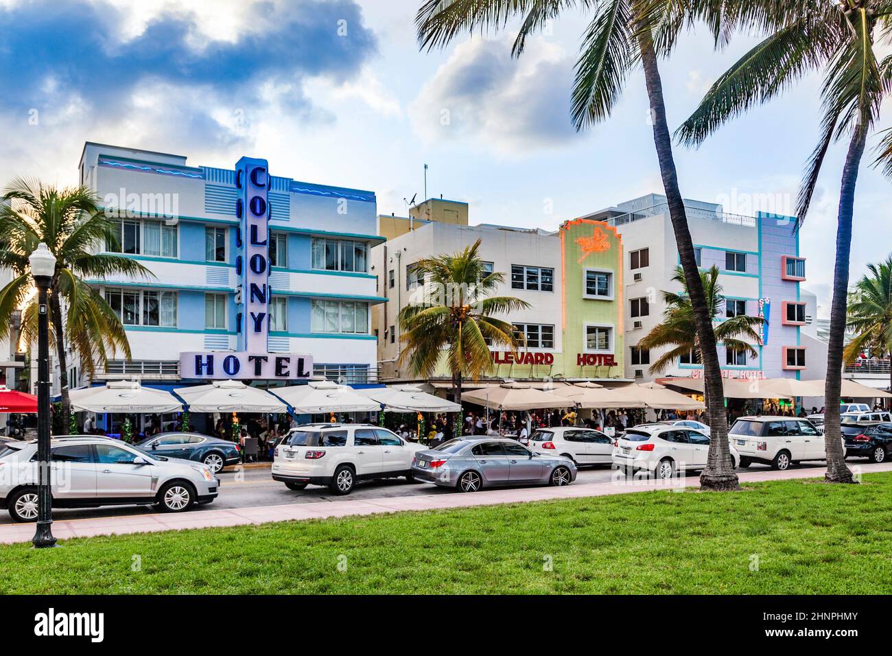 Vue sur Ocean Drive le long de South Beach Miami, dans le quartier historique art déco Banque D'Images