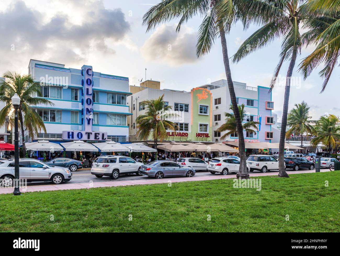 Vue sur Ocean Drive le long de South Beach Miami, dans le quartier historique art déco Banque D'Images