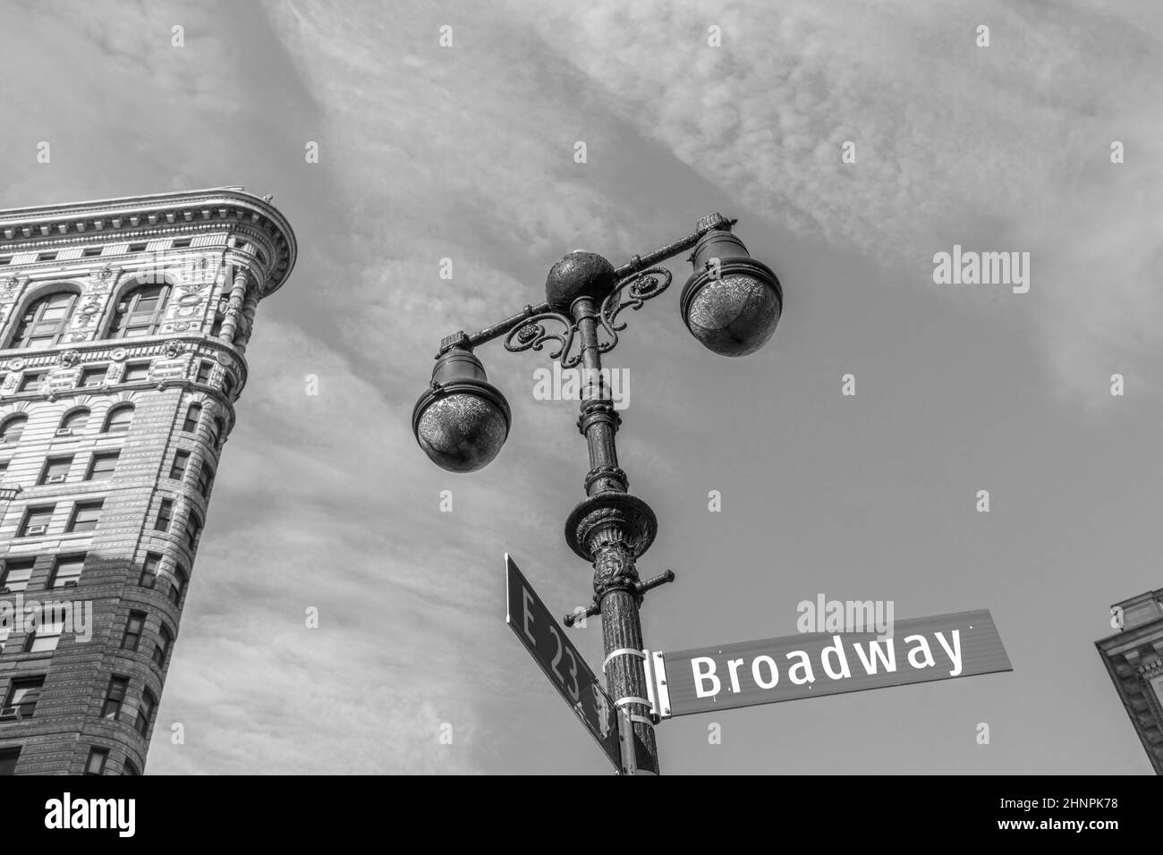 Bâtiment Flatiron sur Manhattan avec panneau de rue Broadway Banque D'Images
