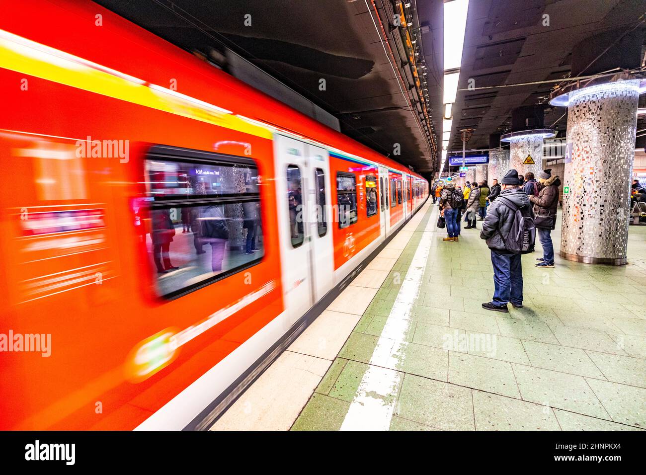 A l'intérieur du S-Bahn, le réseau de transports en commun de Francfort Banque D'Images