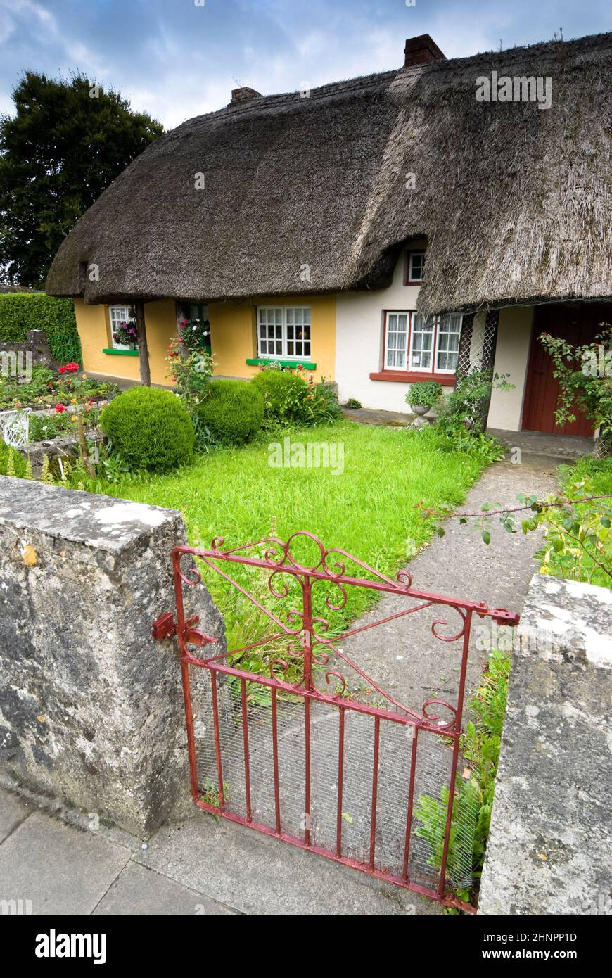 Heritage Cottage dans une ville d'Adare, République d'Irlande. Adare est considéré comme le village le plus joli et le plus pittoresque d'Irlande. Banque D'Images