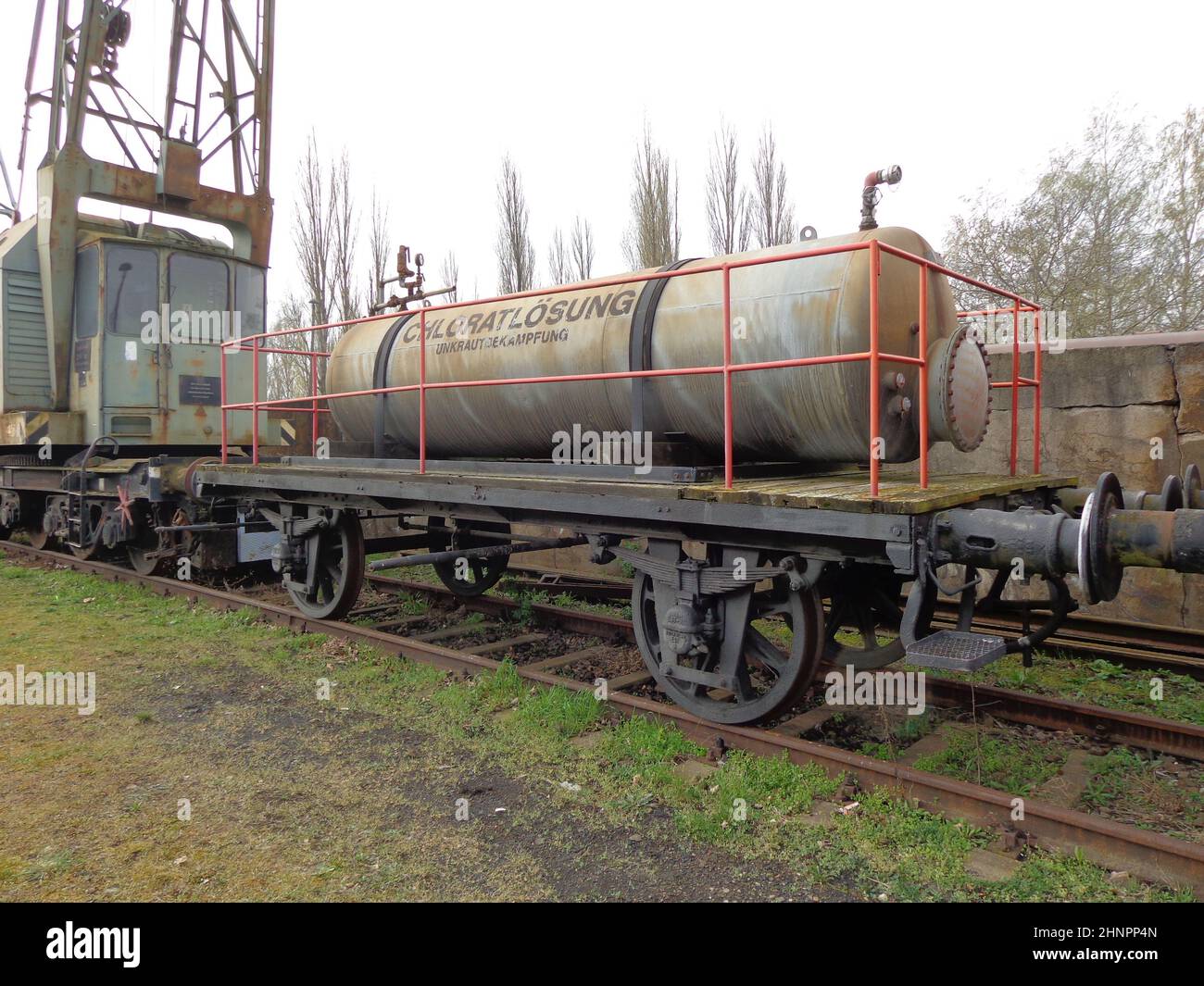 Wagon-citerne Deutsche Reichsbahn pour la lutte contre les mauvaises herbes sur la route ouverte début 30s non restauré. Banque D'Images