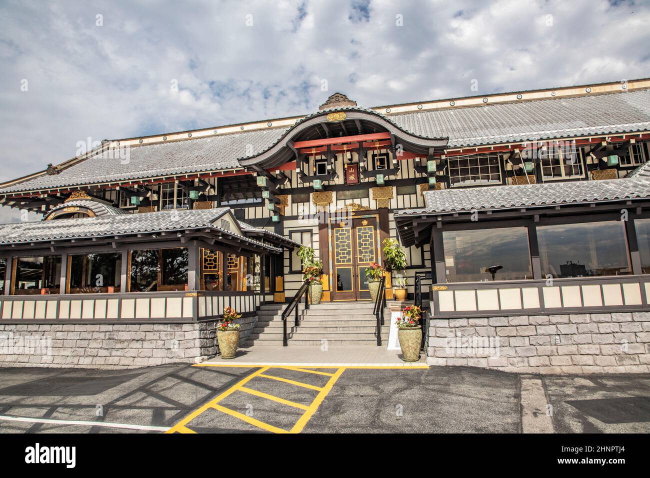 Célèbre restaurant Yamashiro construit en 1913 par Bernheimer à Hollywood, Los Angeles pour donner place à sa collection d'art Banque D'Images