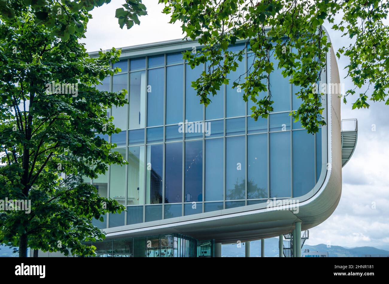 SANTANDER, ESPAGNE - 8 JUILLET 2021 : détail de l'architecture du Centre Botin, un centre d'art de Santander (Cantabrie, Espagne). Le bâtiment a été conçu par l'architecte Renzo Piano, inauguré en 2017 Banque D'Images