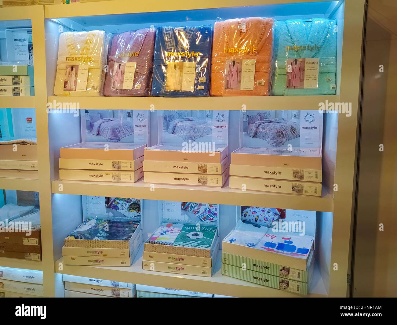 Collection de céramiques turques en vente au Grand Bazar d'Istanbul, Turquie. Banque D'Images