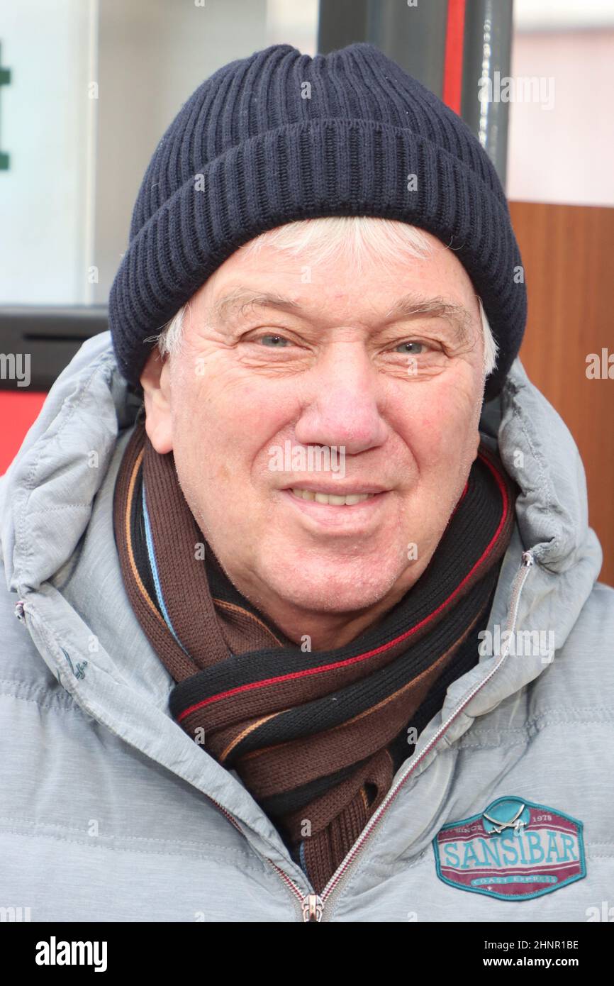 Rolf Zuckowski im Rahmen des Open Air Kinder-Kultur-Fest ‚for A Better Life, vor der Europa passage Hamburg, 11.12.2021 Banque D'Images