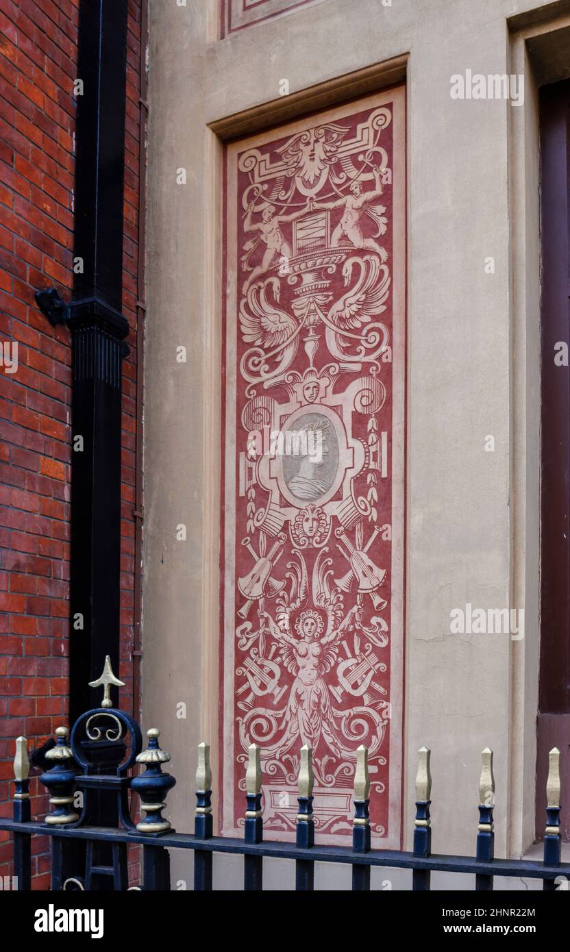 Frise devant le Royal College of Music de Kensington Gore, South Kensington, Londres SW7 Banque D'Images