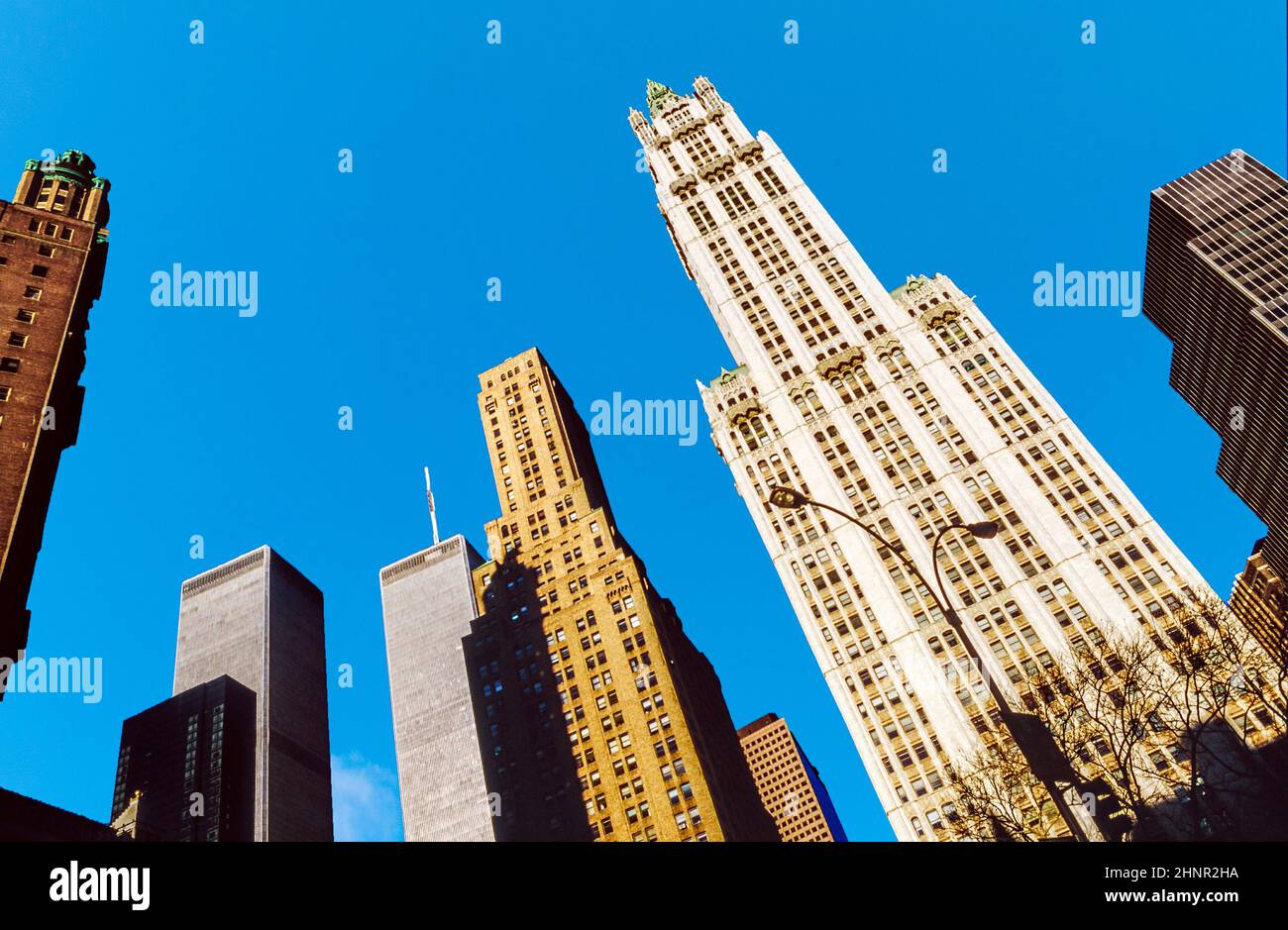 Tours jumelles à New York sous ciel bleu Banque D'Images