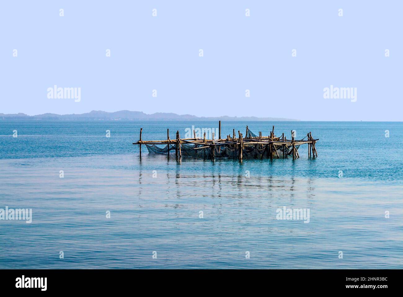 filet de pêche sur une île artificielle de bambou Banque D'Images