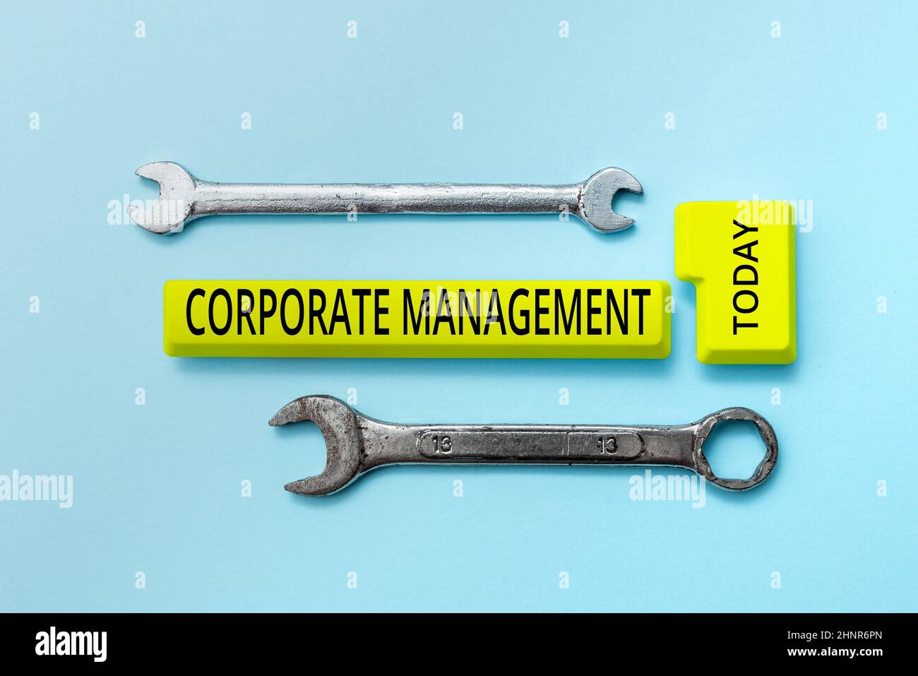 Affiche indiquant la direction de l'entreprise. Photo conceptuelle tous les niveaux du personnel de gestion et des excutifs dactylographiant Code de programme de pare-feu, règles et règlements de dactylographie Banque D'Images