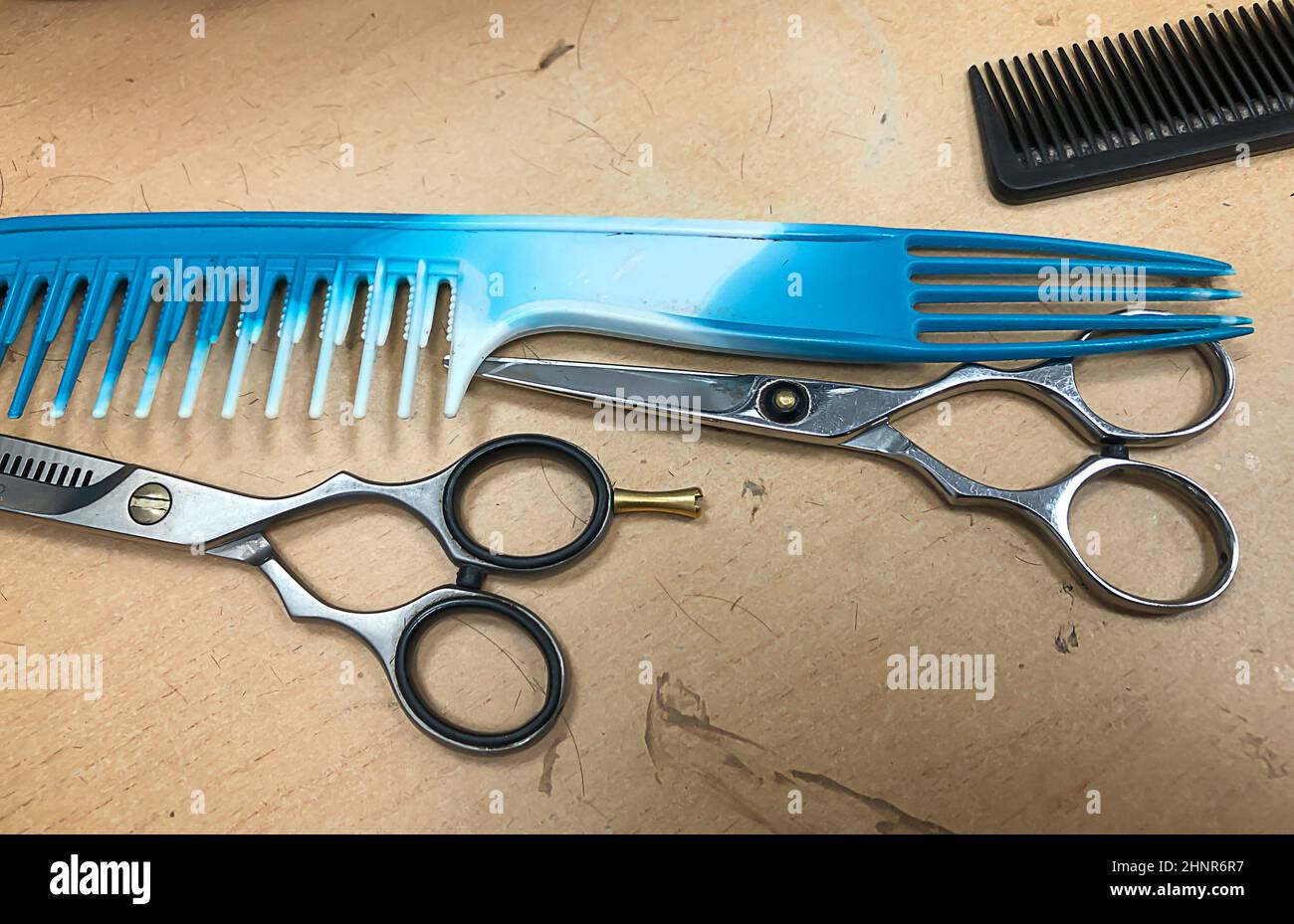 Ustensiles Anciens De Coiffure - Saupoudreurs Vintage - Pour Cheveux Tous Types