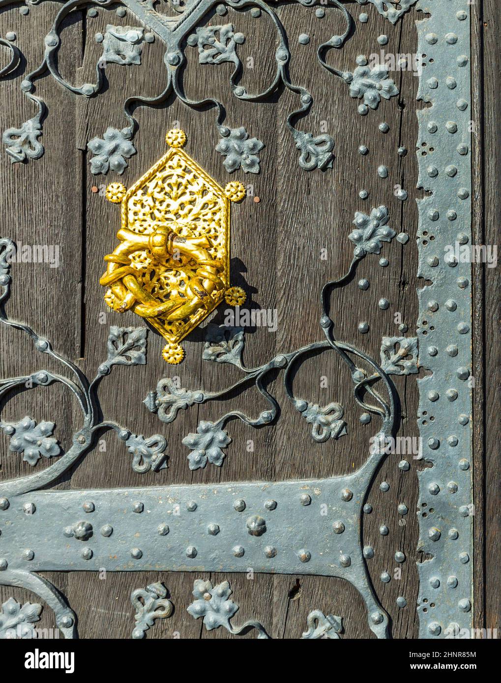 Détail de l'ancienne porte en bois de l'hôtel de ville de Francfort Banque D'Images